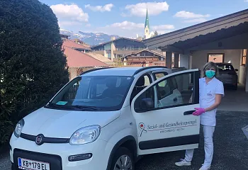 1_alex_mit_auto_ausschnitt.jpg